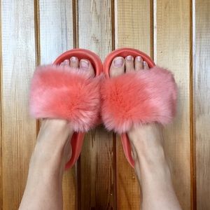Fluffy peach slides!